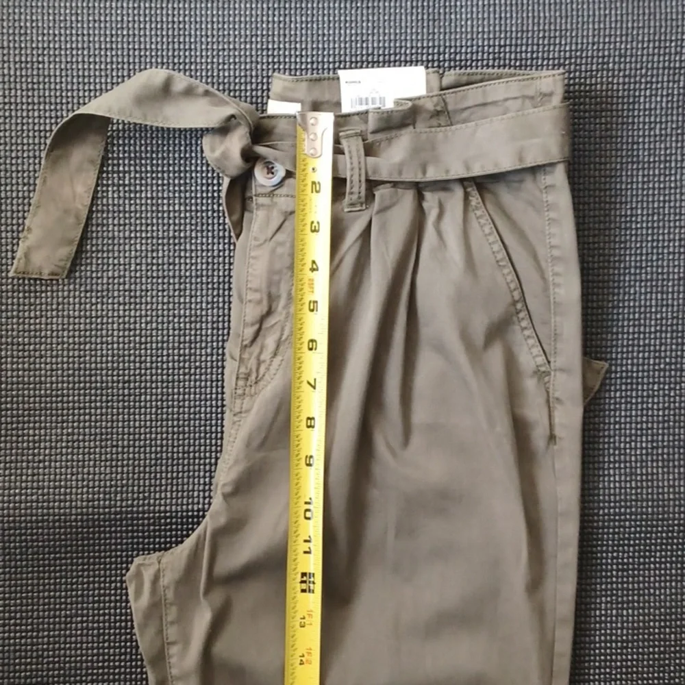 NWT - Size 11 green pants. "High-Rise Mom Pant". Light weight casual. Summer. - Picture 9 of 15